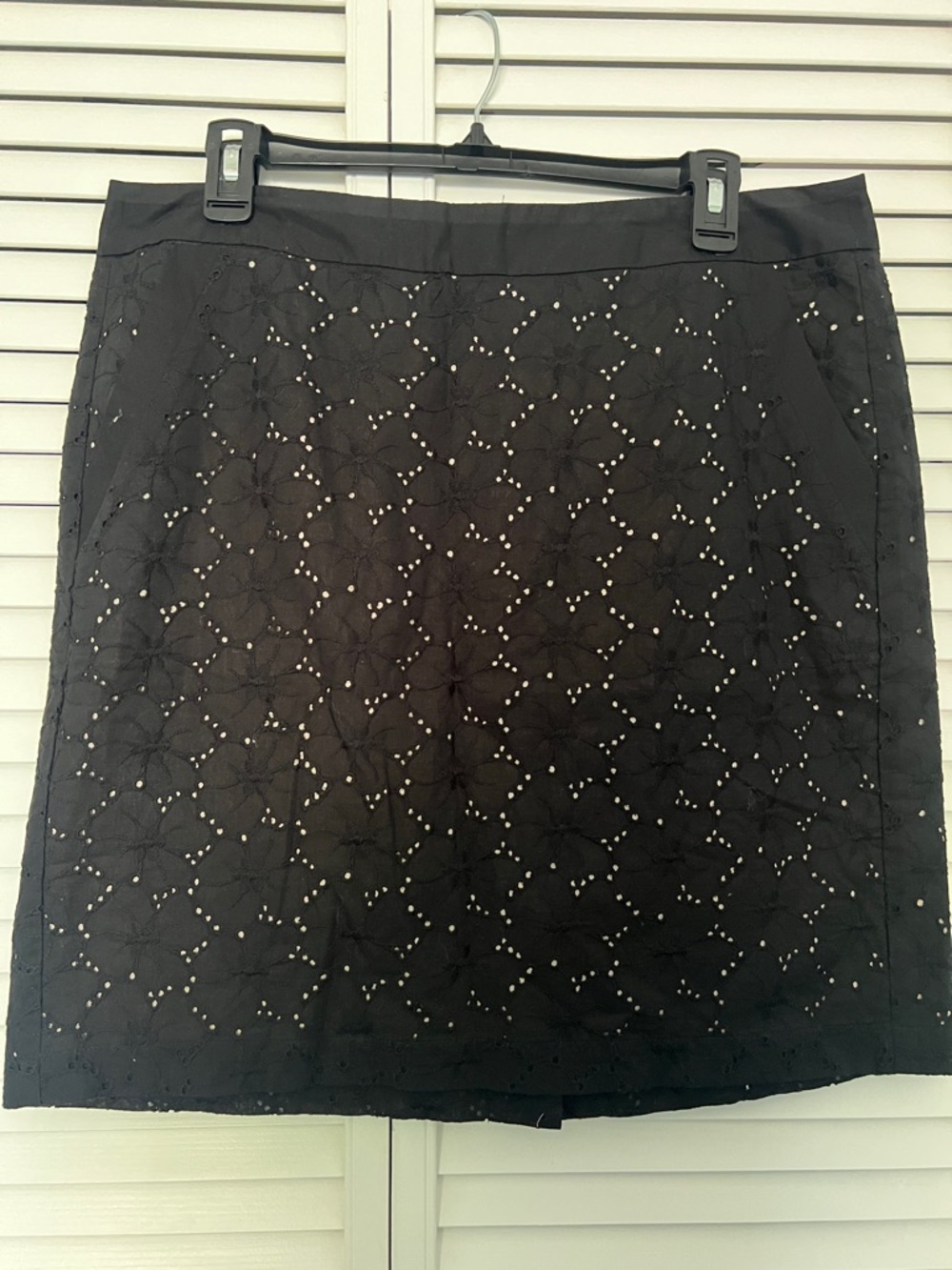 LOFT NWT Size 12P Black Embroidered Cotton Floral pencil skirt